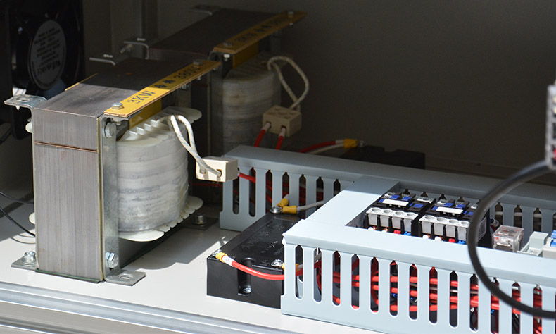 桌面式手機(jī)數(shù)據(jù)線粘接UV固化機(jī).jpg 桌面式手機(jī)數(shù)據(jù)線粘接UV固化機(jī).jpg